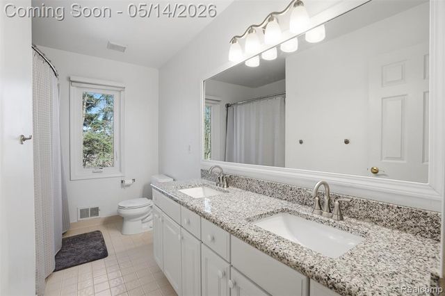 25882 Venetian Court, Novi, MI 48374