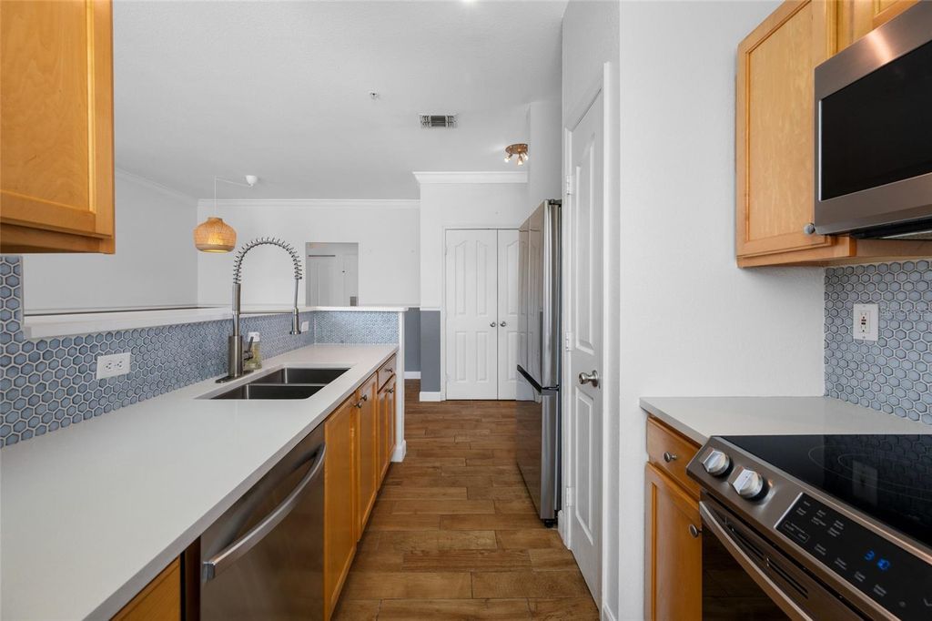 Image 19 of property listing at 5000 CULBREATH KEY WAY 1-201, Tampa, FL 33611
