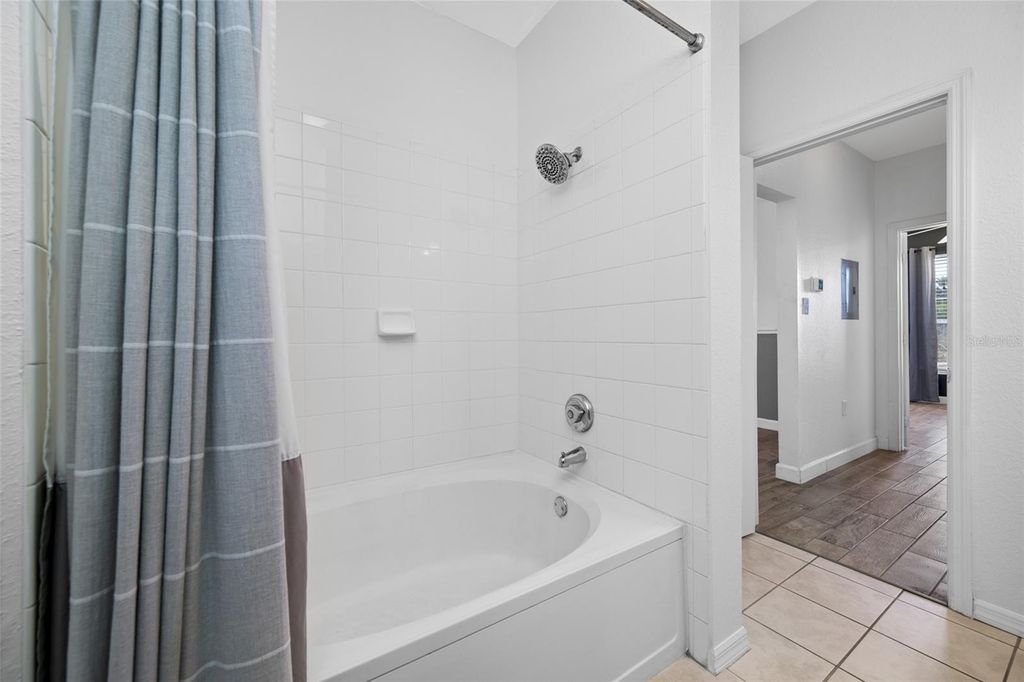 Image 33 of property listing at 5000 CULBREATH KEY WAY 1-201, Tampa, FL 33611