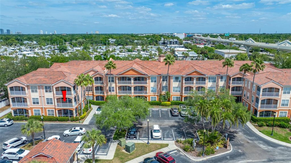 Image 5 of property listing at 5000 CULBREATH KEY WAY 1-201, Tampa, FL 33611