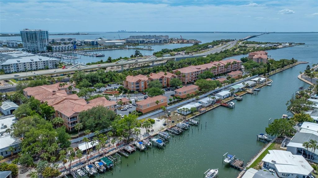 Image 46 of property listing at 5000 CULBREATH KEY WAY 1-201, Tampa, FL 33611