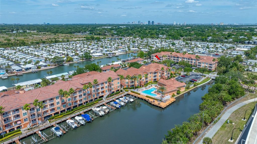 Image 6 of property listing at 5000 CULBREATH KEY WAY 1-201, Tampa, FL 33611