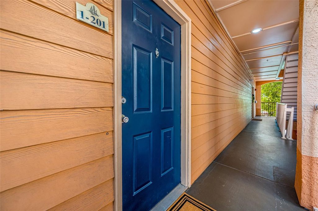 Image 9 of property listing at 5000 CULBREATH KEY WAY 1-201, Tampa, FL 33611