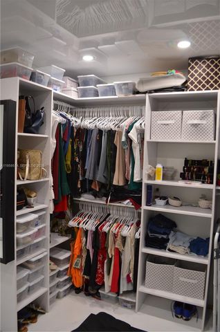 9682 Fontainebleau Blvd 203, Miami, FL 33172