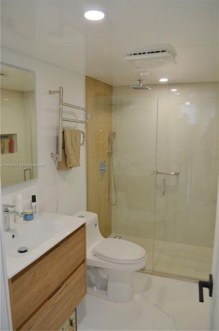 9682 Fontainebleau Blvd 203, Miami, FL 33172