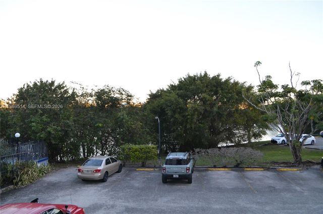 9682 Fontainebleau Blvd 203, Miami, FL 33172