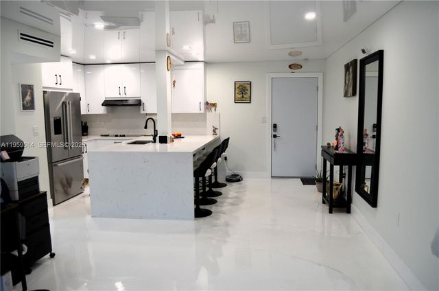 9682 Fontainebleau Blvd 203, Miami, FL 33172