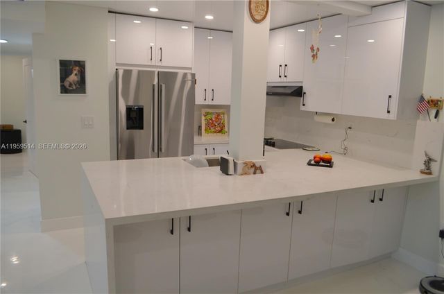 9682 Fontainebleau Blvd 203, Miami, FL 33172