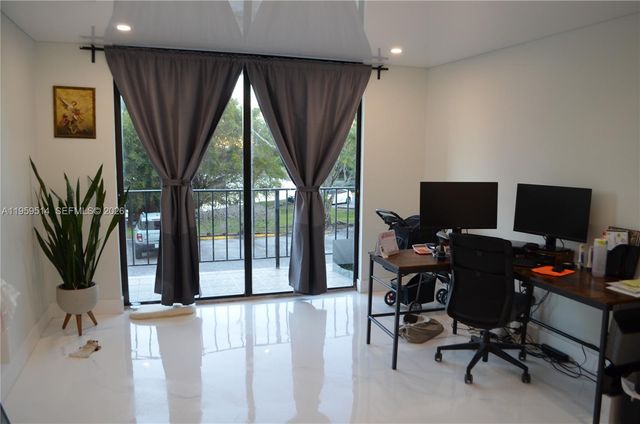 9682 Fontainebleau Blvd 203, Miami, FL 33172