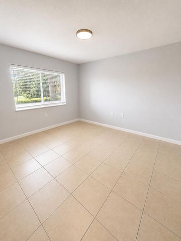 281 SW Palm Dr Apt 106, Port St Lucie, FL 34986