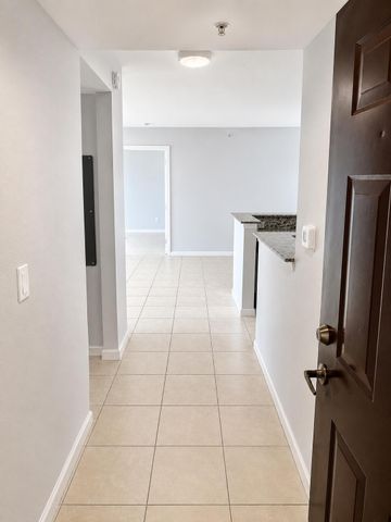 281 SW Palm Dr Apt 106, Port St Lucie, FL 34986