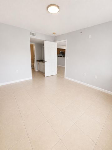 281 SW Palm Dr Apt 106, Port St Lucie, FL 34986