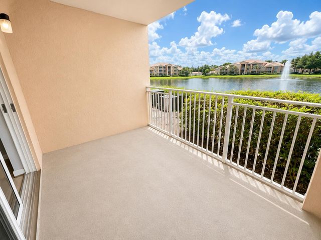 281 SW Palm Dr Apt 106, Port St Lucie, FL 34986