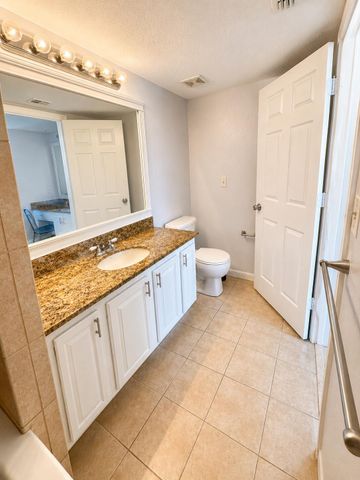 281 SW Palm Dr Apt 106, Port St Lucie, FL 34986