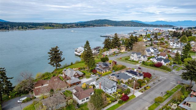 2010 9th Street, Anacortes, WA 98221