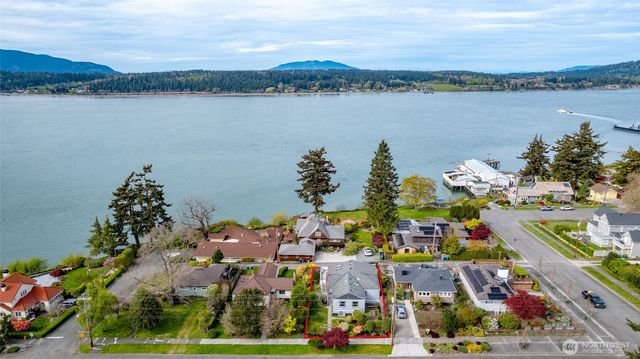 2010 9th Street, Anacortes, WA 98221