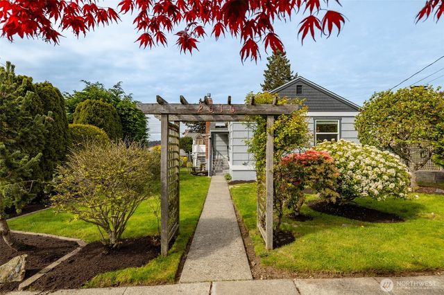 2010 9th Street, Anacortes, WA 98221