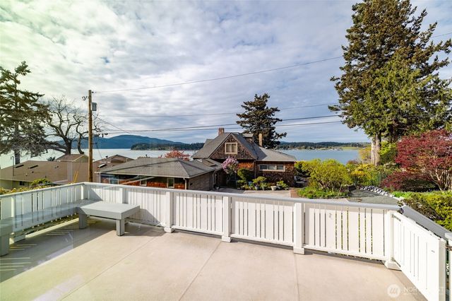 2010 9th Street, Anacortes, WA 98221