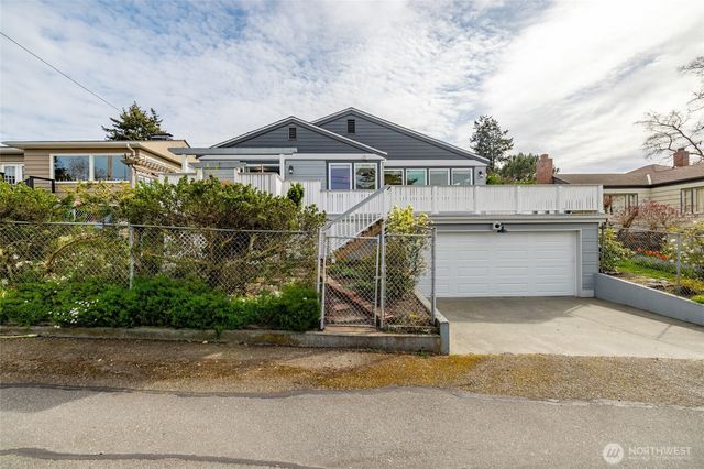 2010 9th Street, Anacortes, WA 98221