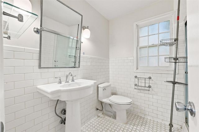4 E BAY STREET, Davenport, FL 33837