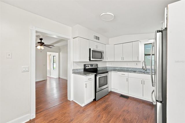 4 E BAY STREET, Davenport, FL 33837