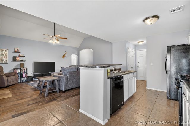 3214 Debbie Lane, Bartlesville, OK 74006