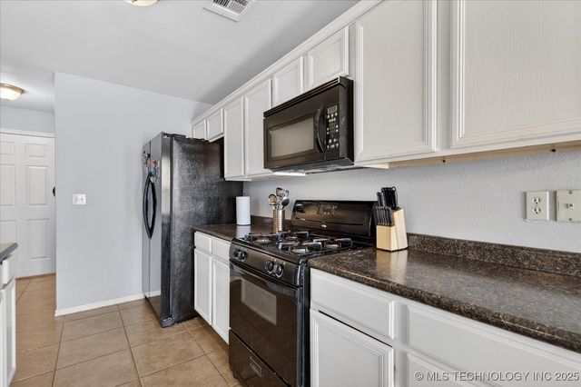 3214 Debbie Lane, Bartlesville, OK 74006