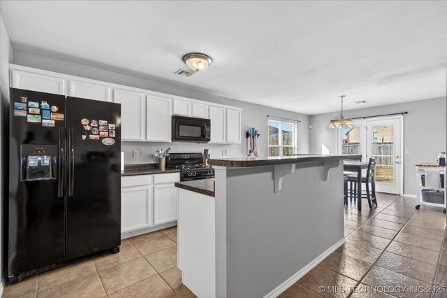 3214 Debbie Lane, Bartlesville, OK 74006