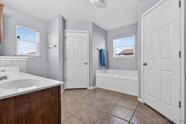 3214 Debbie Lane, Bartlesville, OK 74006