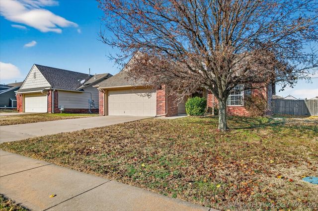 3214 Debbie Lane, Bartlesville, OK 74006
