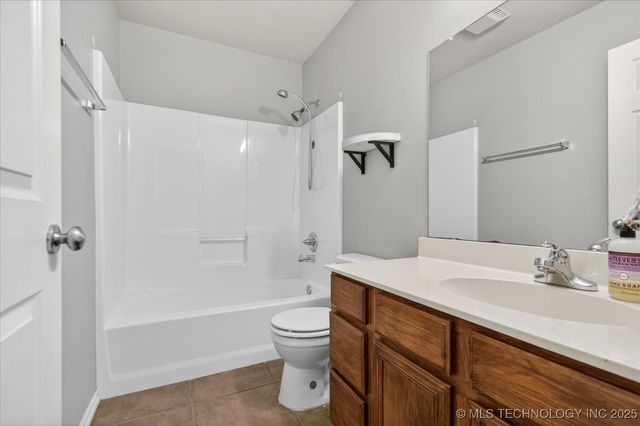 3214 Debbie Lane, Bartlesville, OK 74006