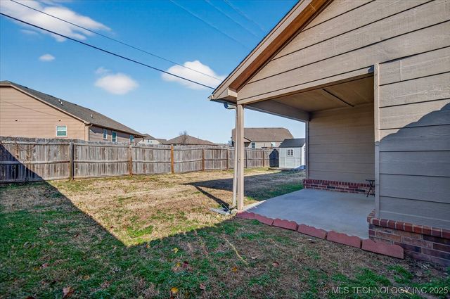 3214 Debbie Lane, Bartlesville, OK 74006
