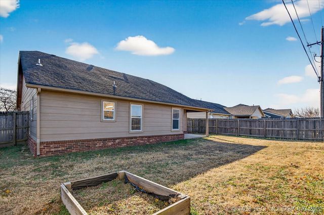 3214 Debbie Lane, Bartlesville, OK 74006
