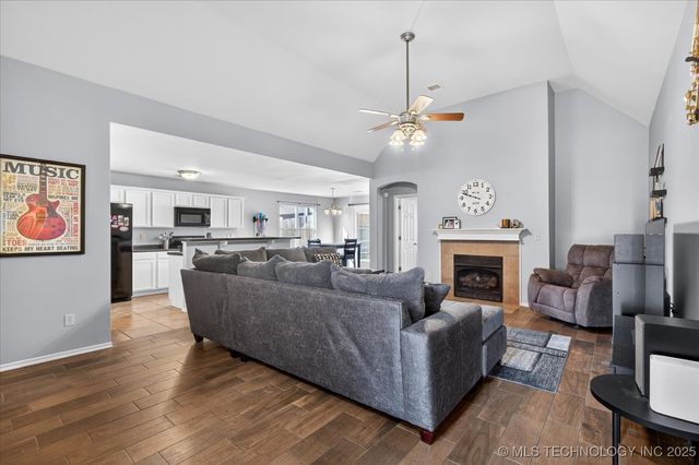 3214 Debbie Lane, Bartlesville, OK 74006