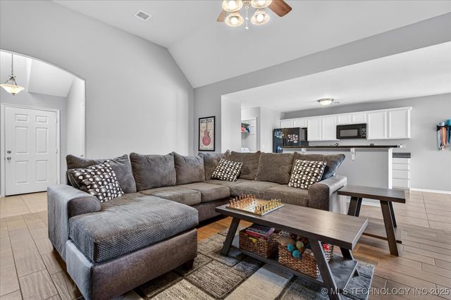 3214 Debbie Lane, Bartlesville, OK 74006