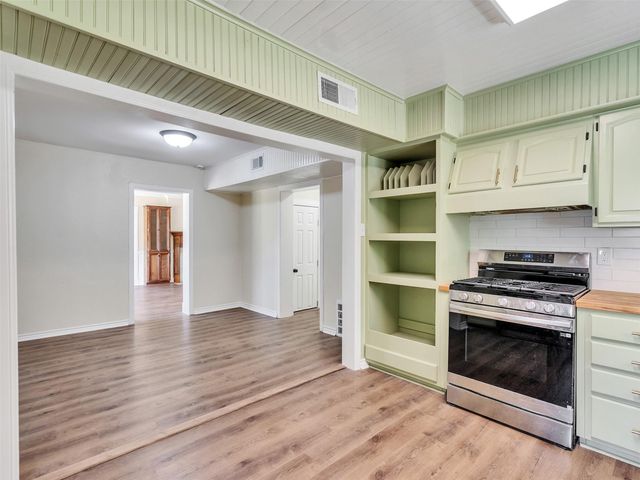 230 9th Avenue, Texas City, TX 77590