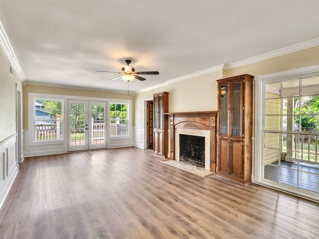 230 9th Avenue, Texas City, TX 77590