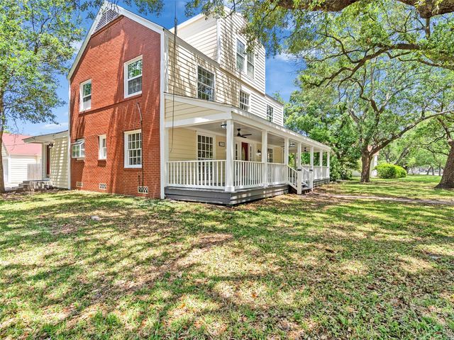 230 9th Avenue, Texas City, TX 77590