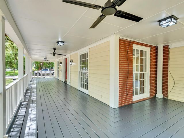230 9th Avenue, Texas City, TX 77590