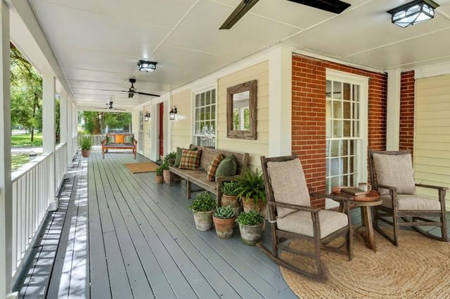 230 9th Avenue, Texas City, TX 77590