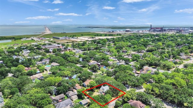 230 9th Avenue, Texas City, TX 77590