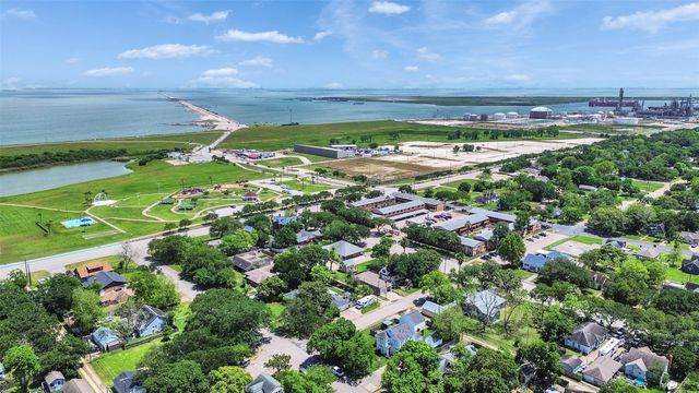 230 9th Avenue, Texas City, TX 77590
