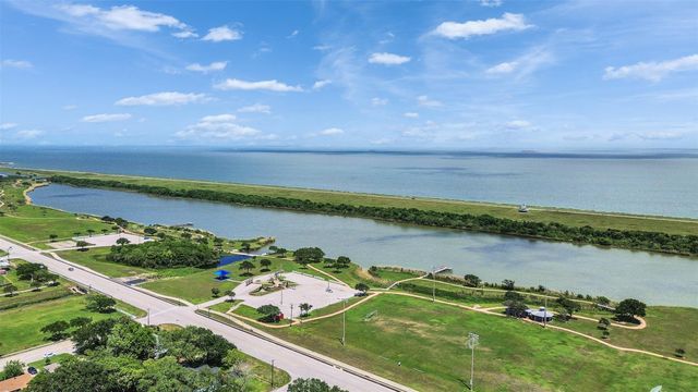 230 9th Avenue, Texas City, TX 77590