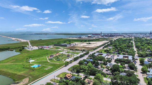 230 9th Avenue, Texas City, TX 77590