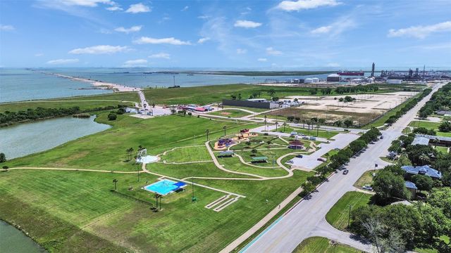 230 9th Avenue, Texas City, TX 77590