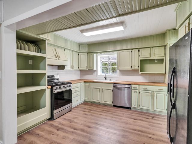 230 9th Avenue, Texas City, TX 77590