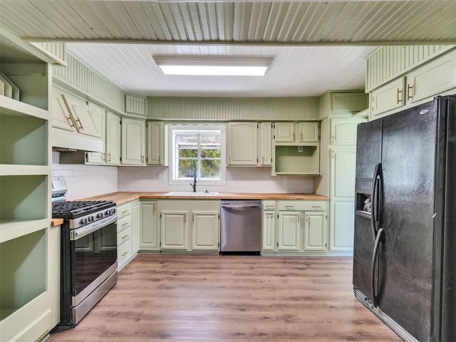 230 9th Avenue, Texas City, TX 77590