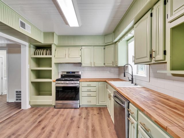 230 9th Avenue, Texas City, TX 77590