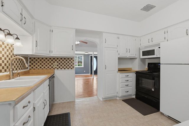 921 10TH AVENUE NORTH, Wisconsin Rapids, WI 54495
