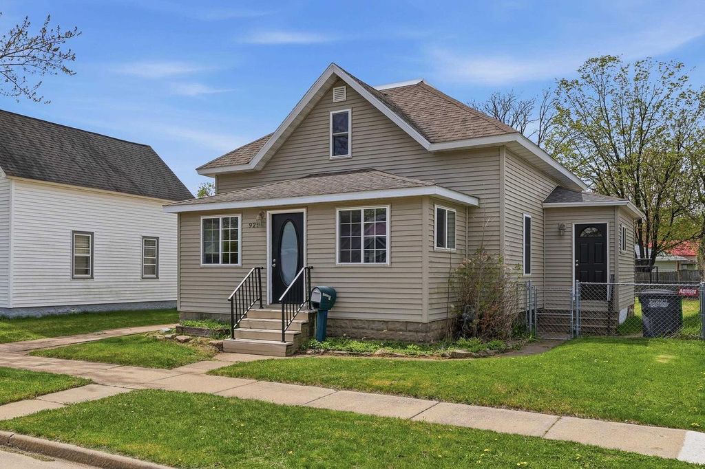 921 10TH AVENUE NORTH, Wisconsin Rapids, WI 54495